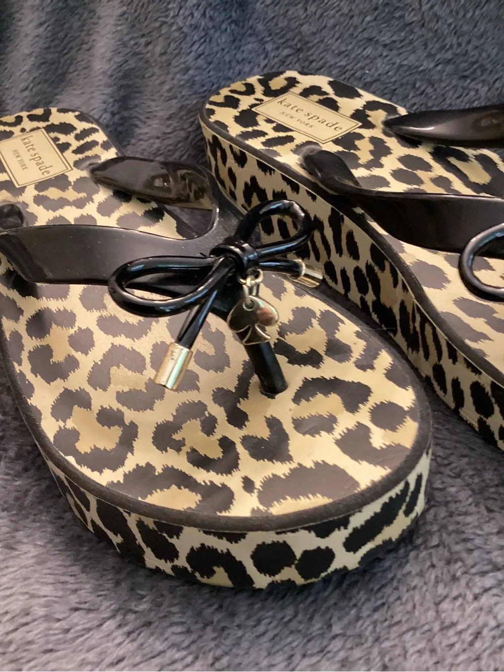 kate spade Leopard Print Platform Flip Flops with Bow Accent and Charm size 6